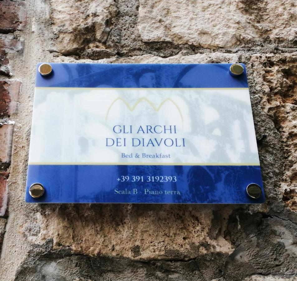 Gli Archi Dei Diavoli Salerno Exterior foto